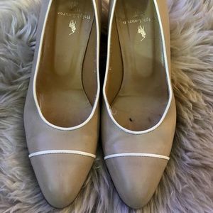 Ralph Lauren calfskin classic pumps with piping